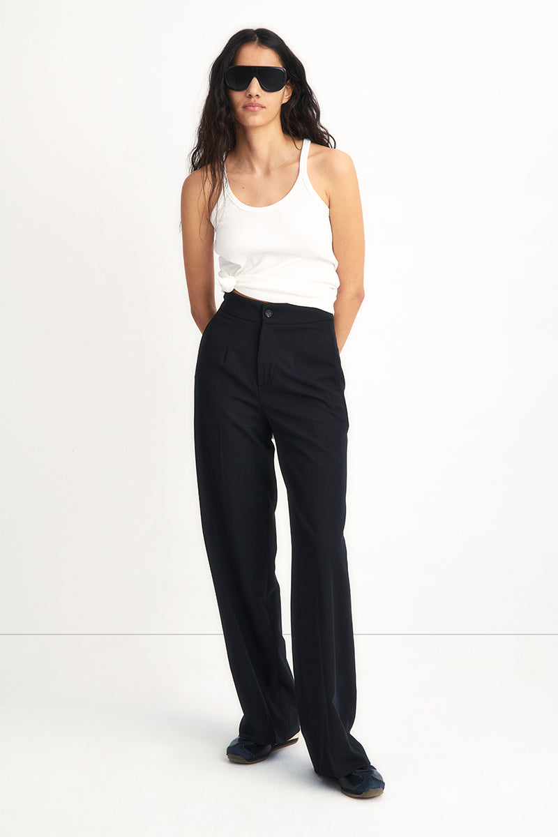 High-waist pants with darts and wide waistband