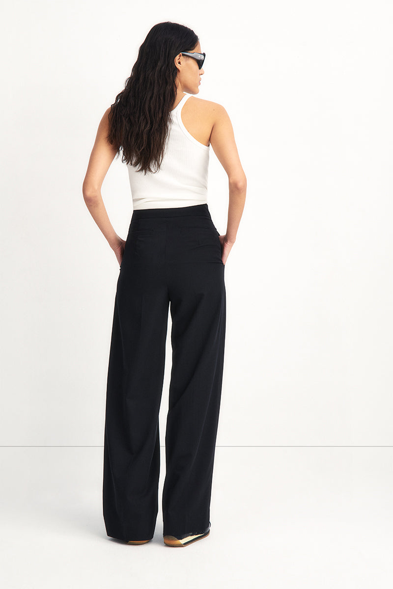 High-waist pants with darts and wide waistband
