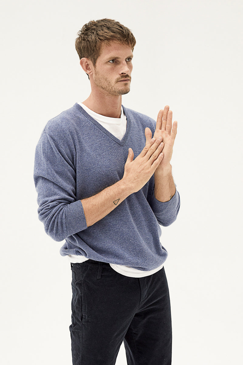 Thick cashmere V-neck sweater – SHON MOTT