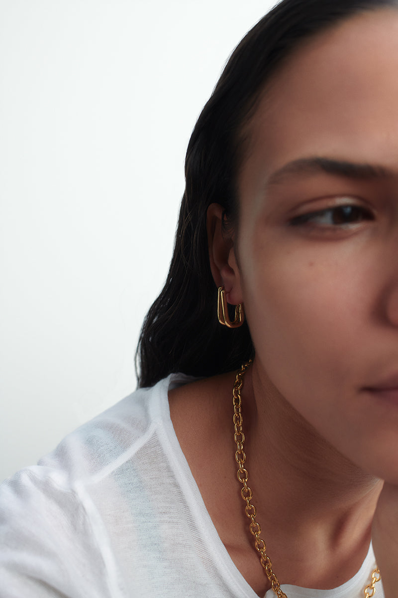 Pendientes "U" bañados en oro