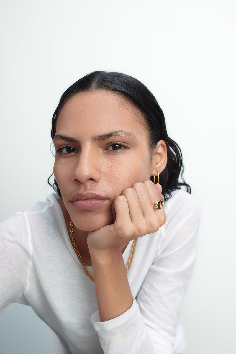 Anillo "C" bañado en oro