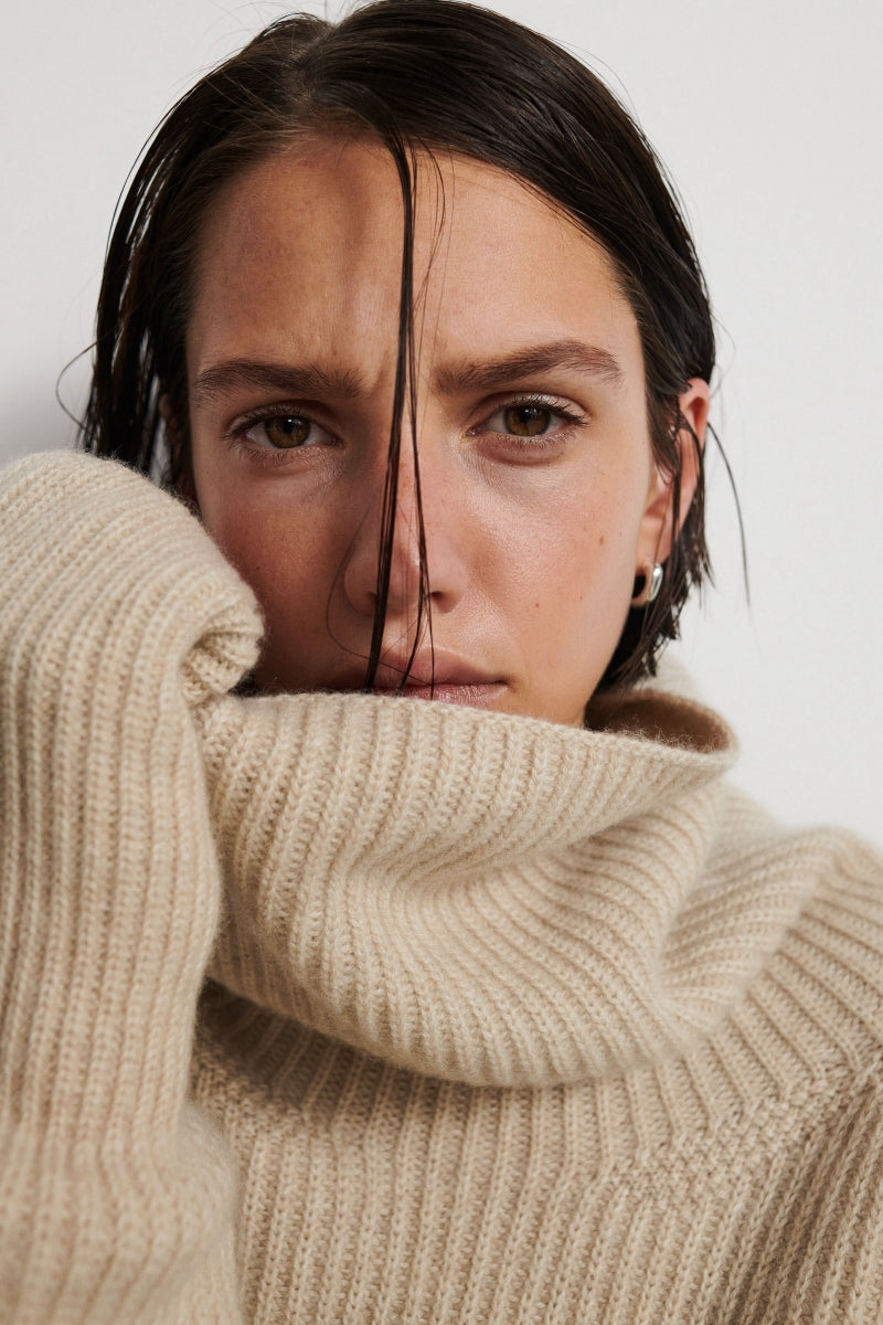 Oversized cashmere sweater with turn-down collar