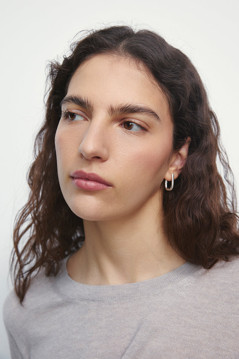 Light cashmere crew neck basic sweater