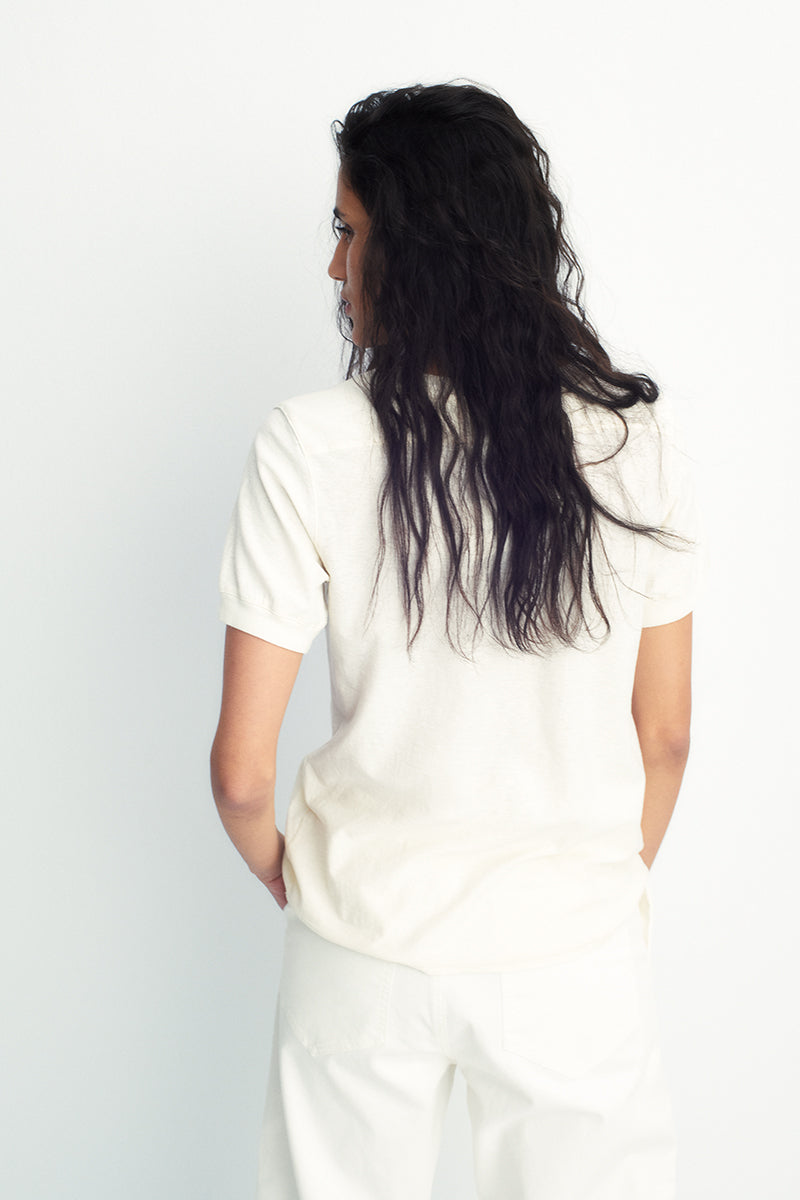 Camiseta de algodón ultraligero con detalle de costuras en los hombros