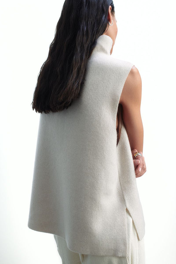 Chaleco de cashmere con cuello alto