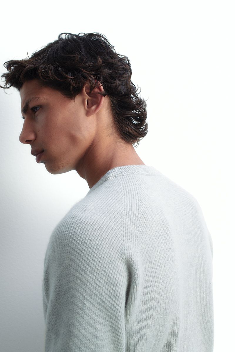 Cashmere sweater with raglan sleeves