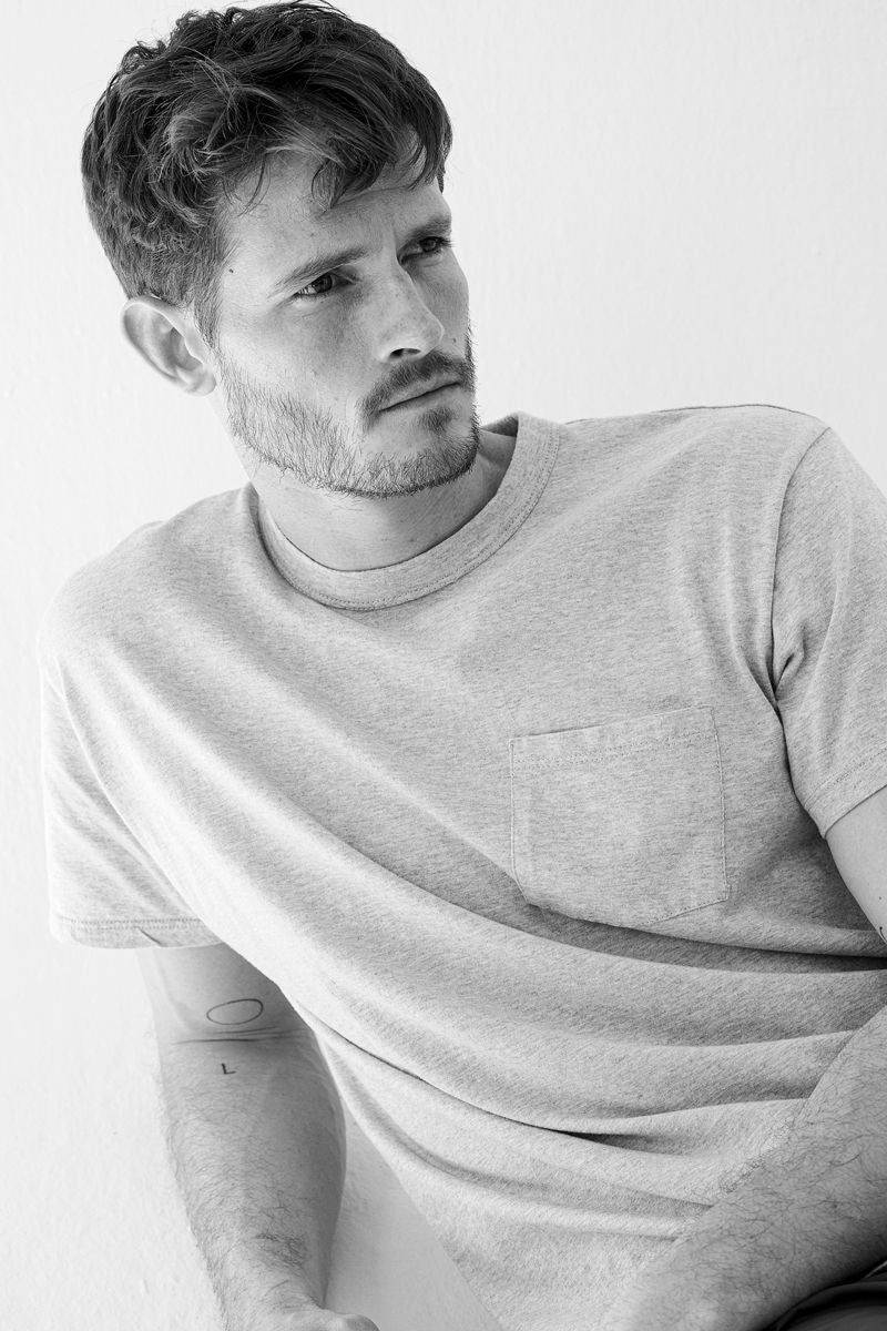 Camiseta de algodón con bolsillo y manga corta