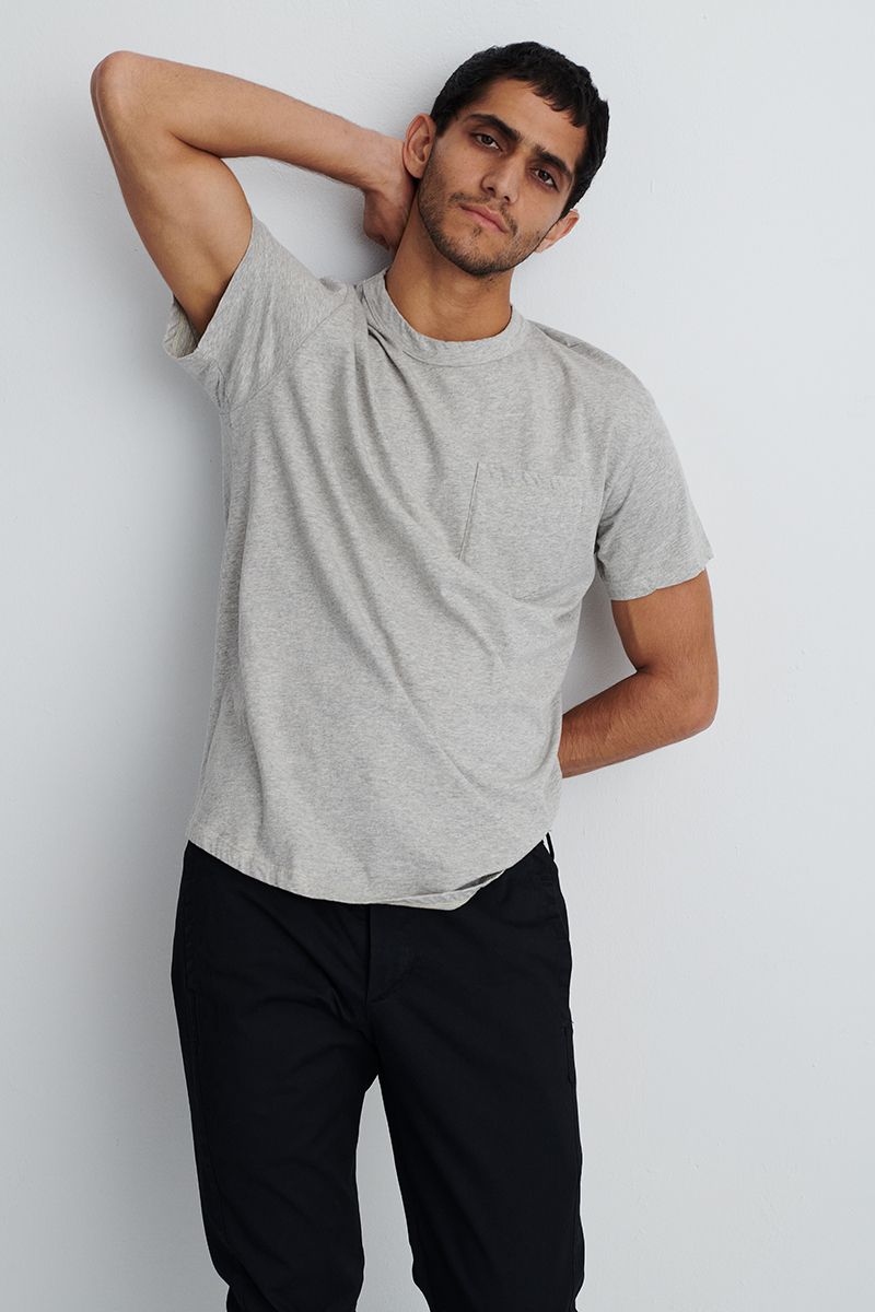 Camiseta de algodón con bolsillo y manga corta