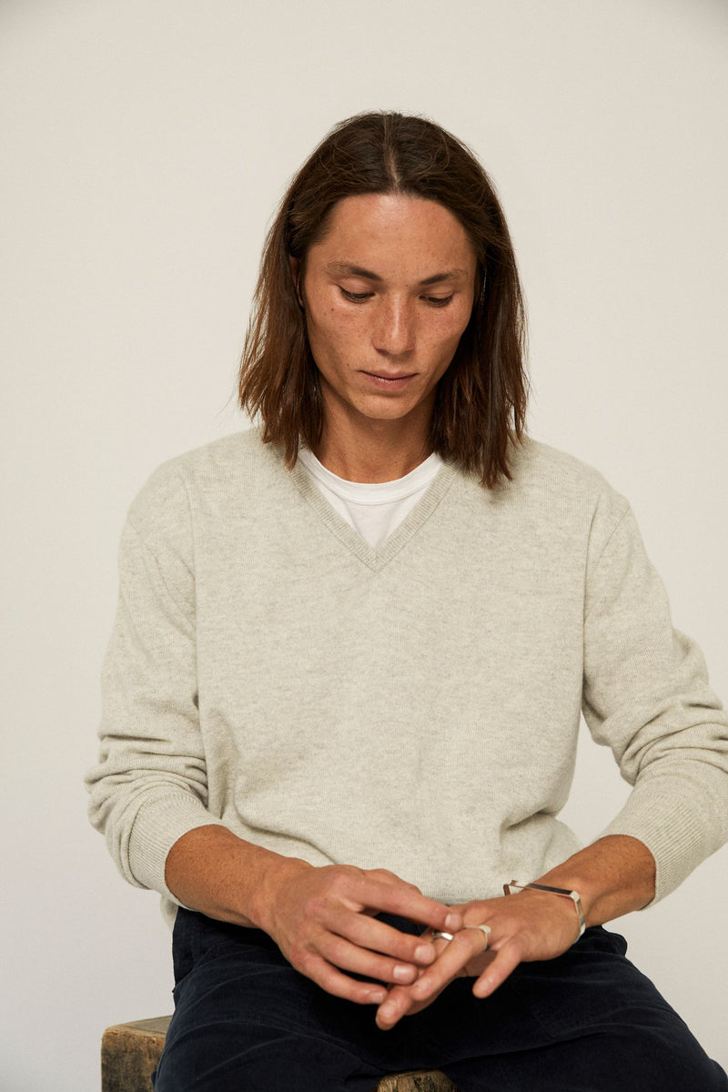 V-neck cashmere sweater – SHON MOTT