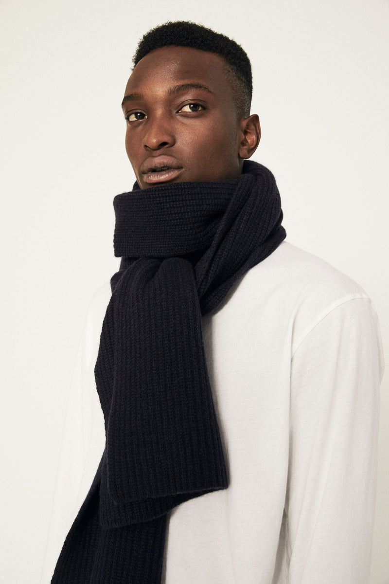 Cashmere knit scarf