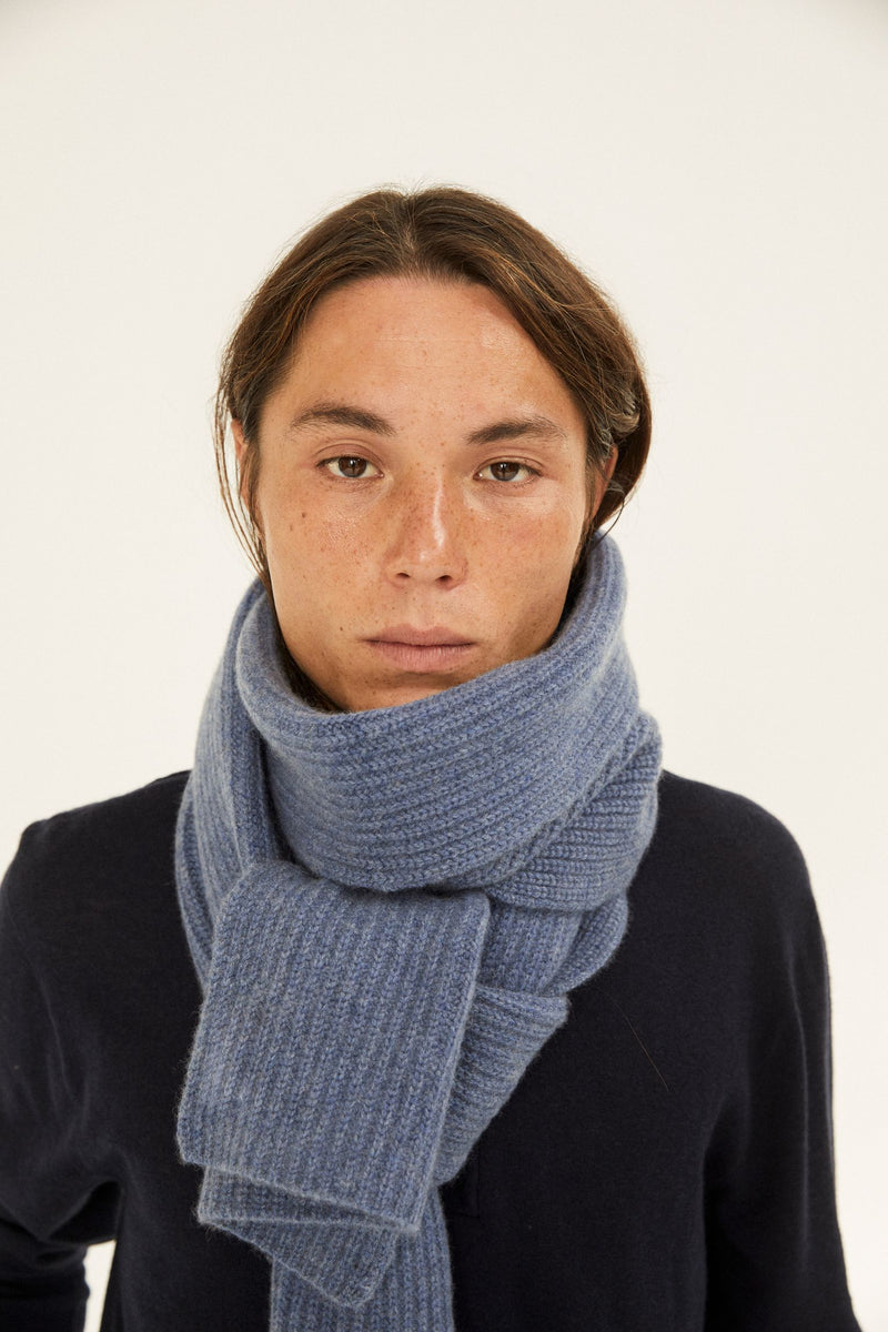 Cashmere knit scarf