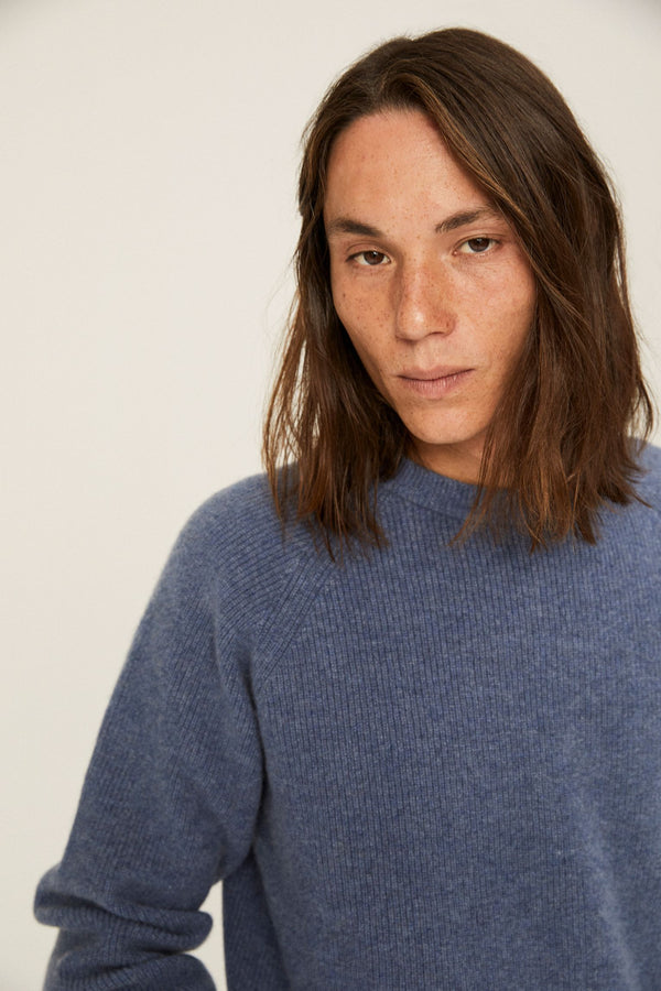 Cashmere sweater with raglan sleeve