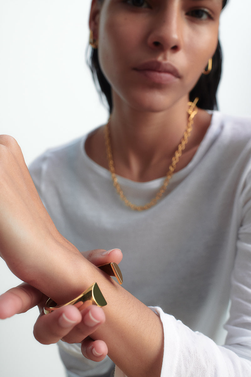 Pulsera "C" bañada en oro