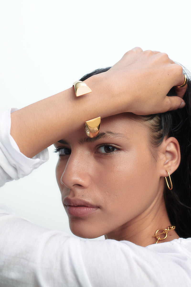 Pulsera "C" bañada en oro