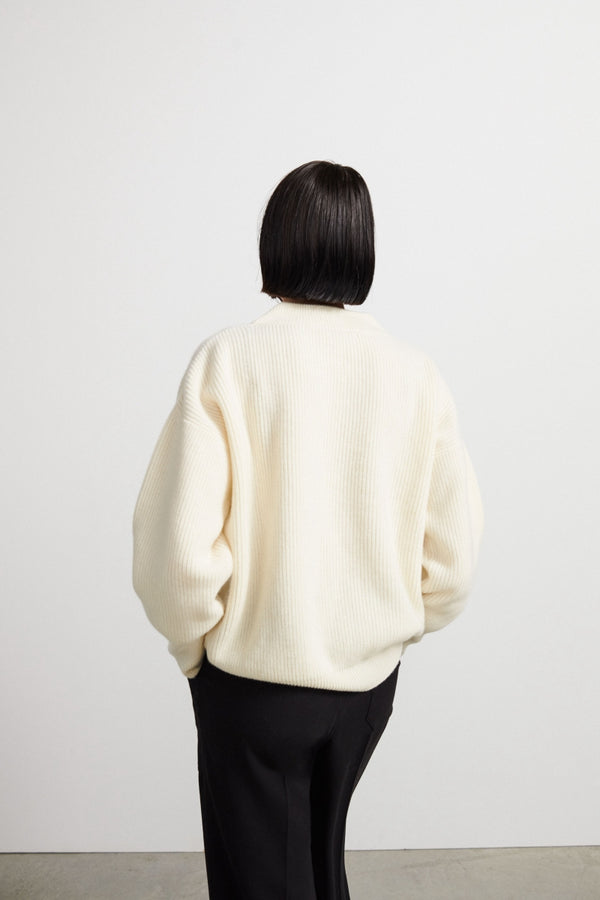 Cashmere sweater with round neck