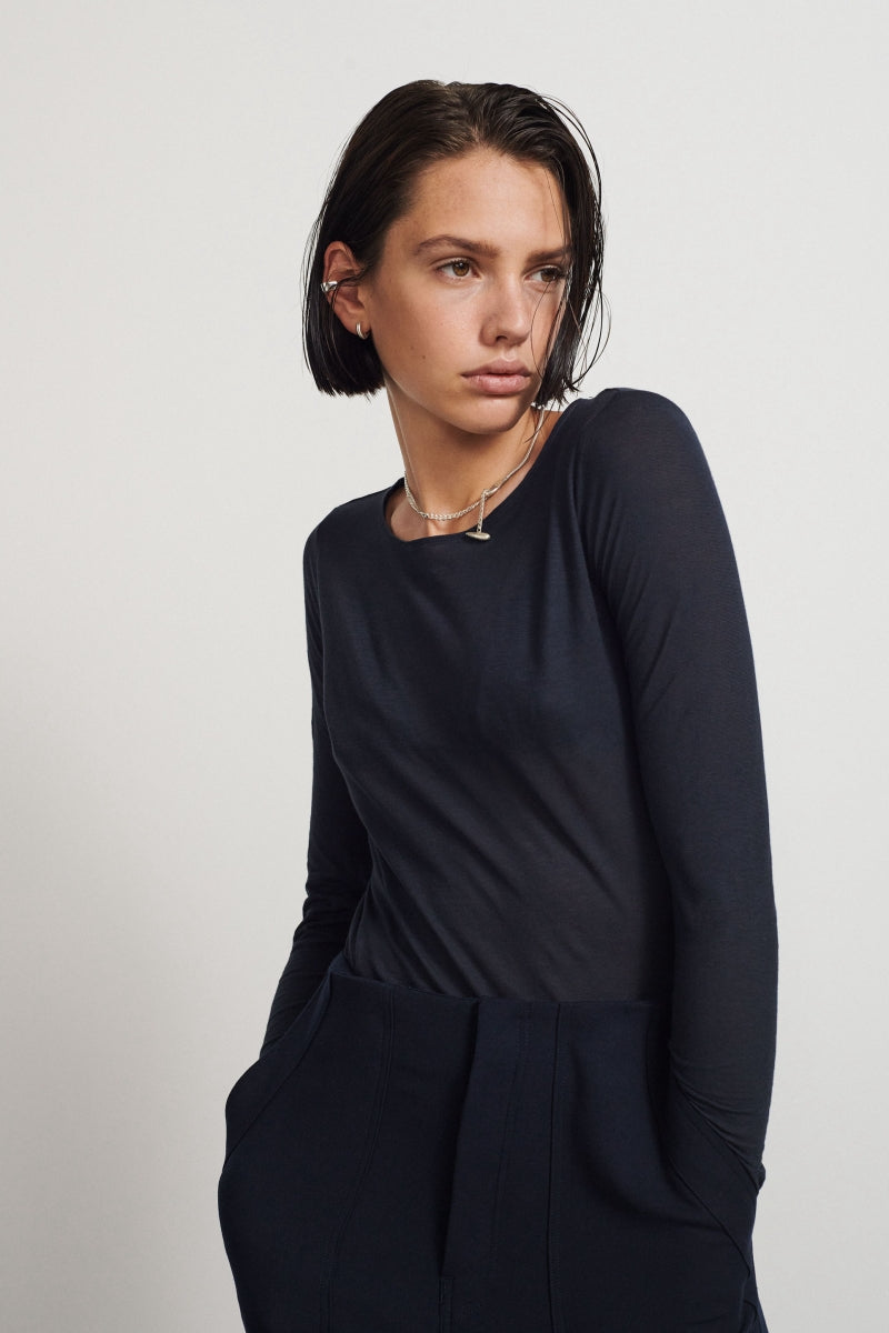 Ultra-thin cotton T-shirt with long sleeves and round neckline