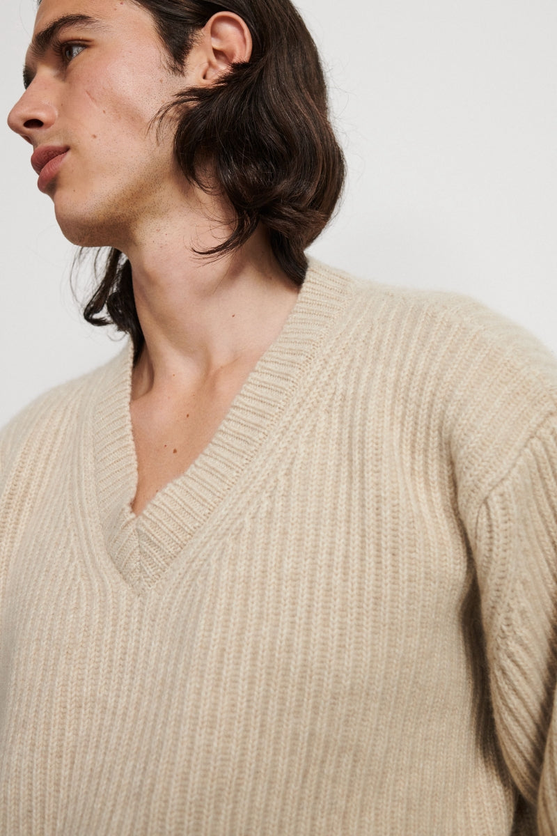 Jersey grueso de cashmere con cuello V