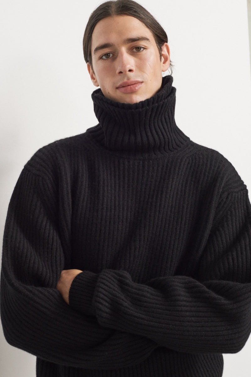 Thick cashmere sweater with double turtleneck