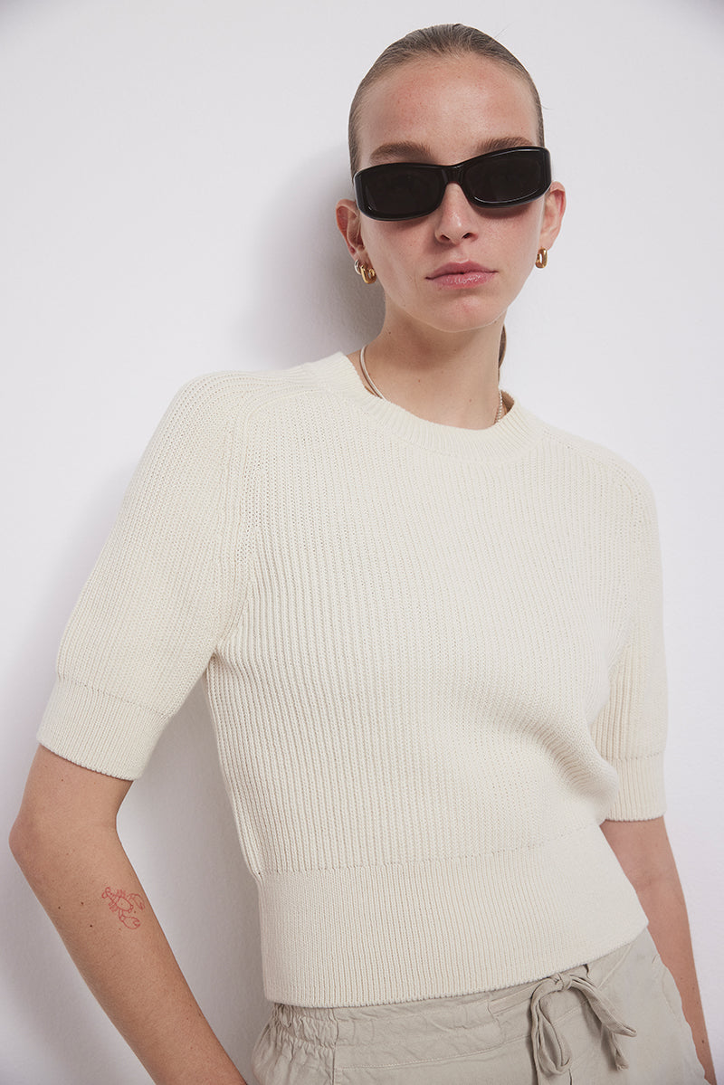 Sweater with short sleeves