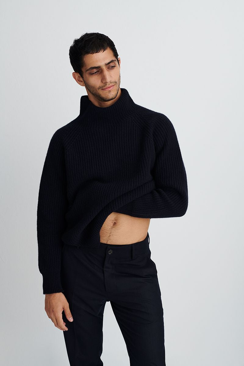 Jersey de cashmere con cuello chimenea