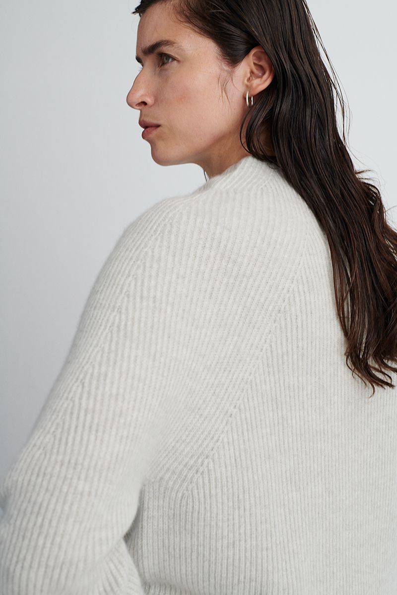 Jersey grueso de cashmere con cuello perkins