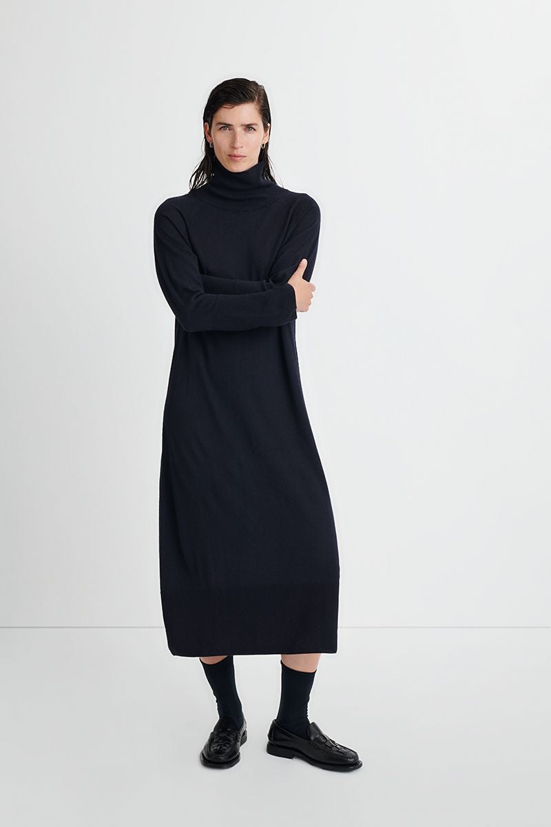 Vestido de cashmere con cuello alto