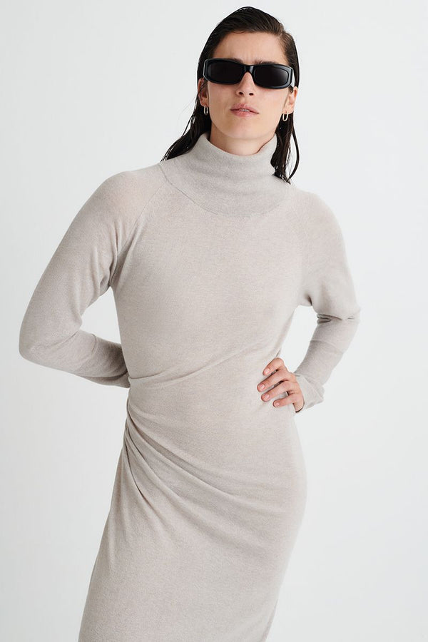 Vestido de cashmere con cuello alto