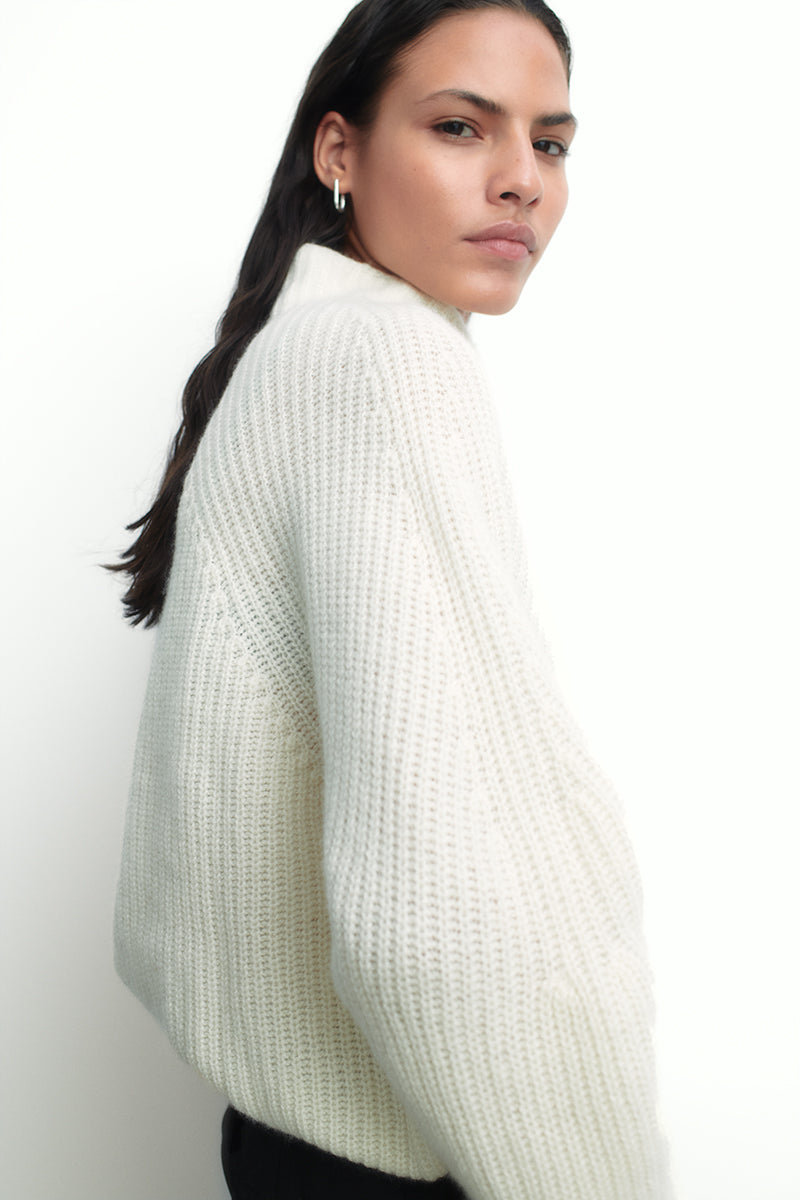 Thick cashmere sweater with perkins collar