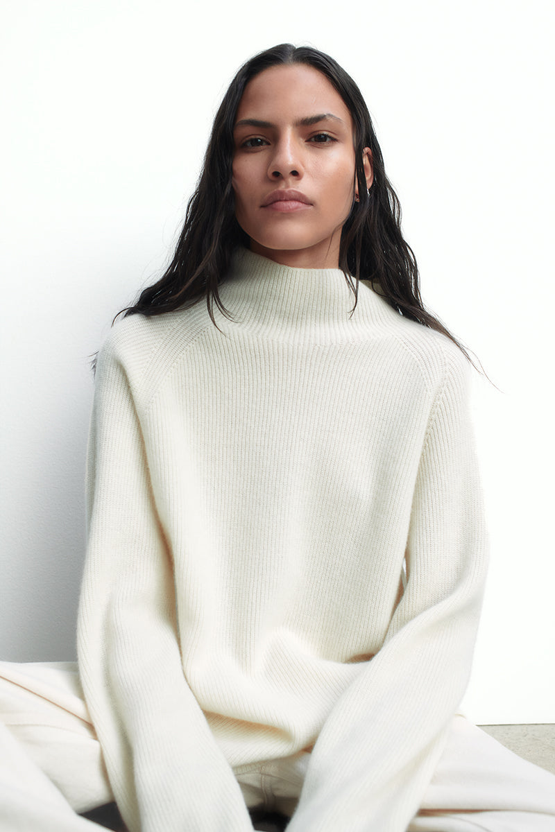 Cashmere sweater with a turtleneck and side slits