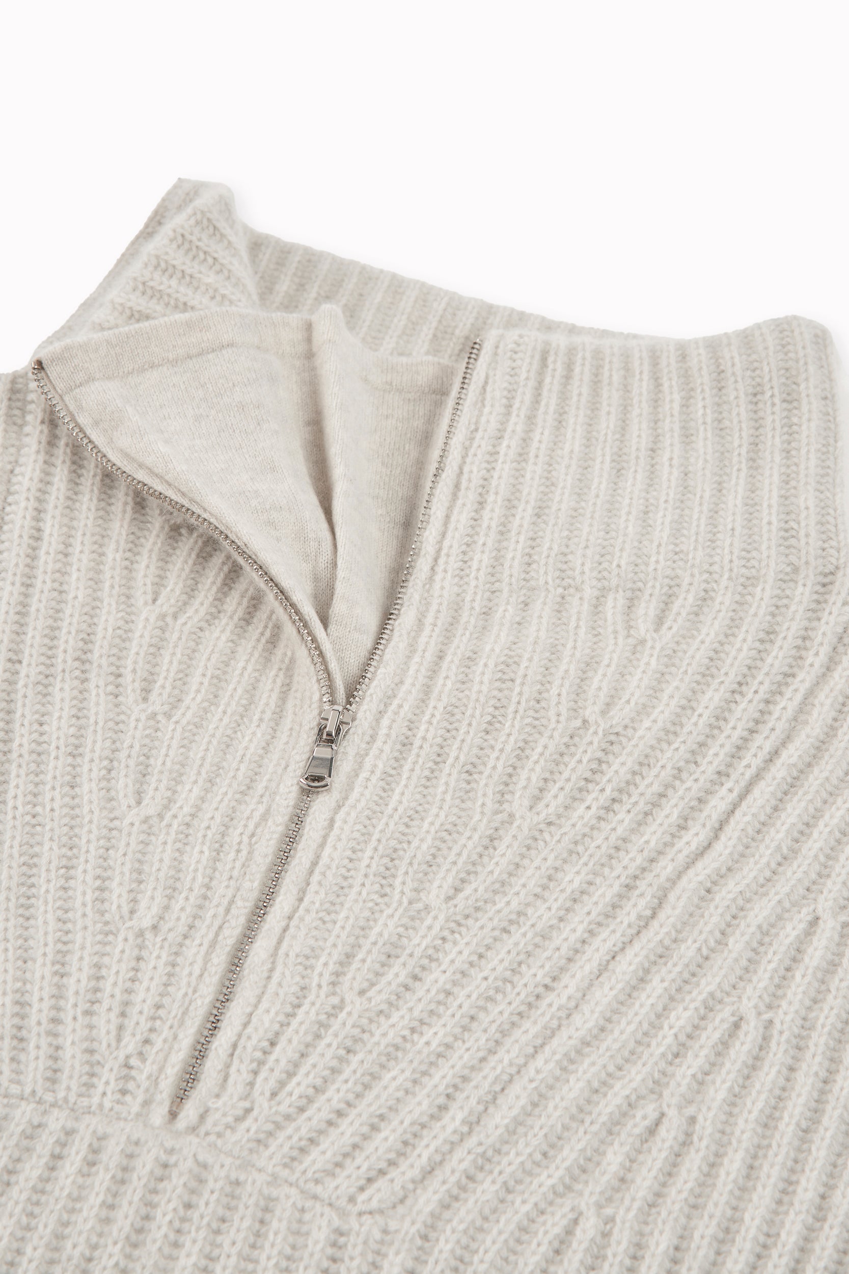 Jersey de cashmere con cuello alto