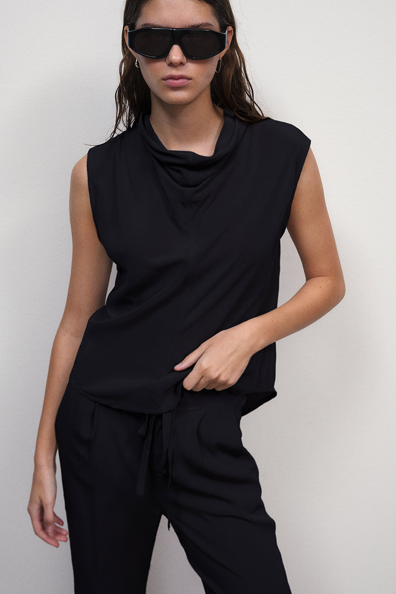 Blusa de seda natural sin mangas y cuello tipo drapeado