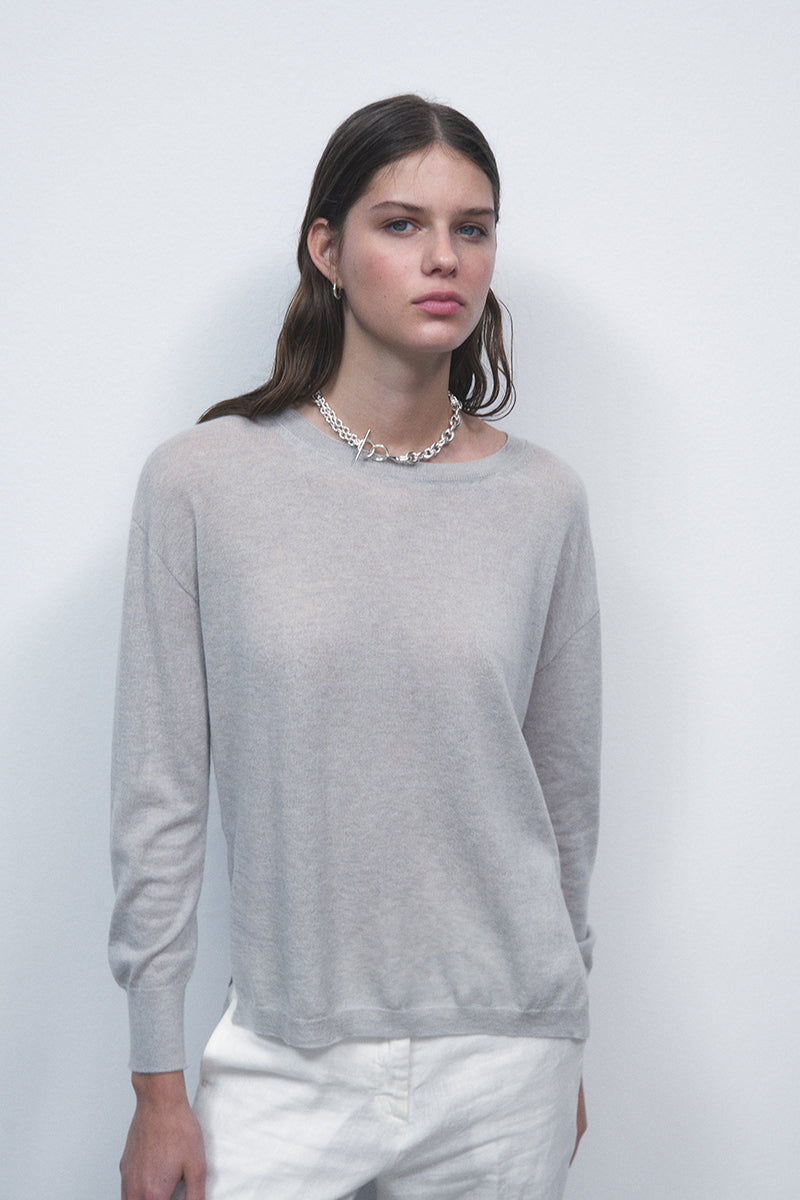 Ultra fine cashmere sweater with side slits