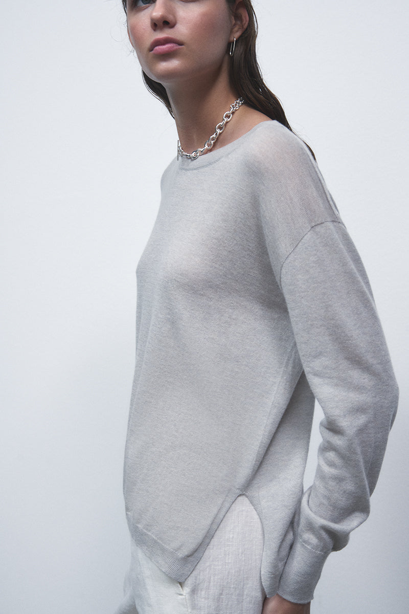 Ultra fine cashmere sweater with side slits