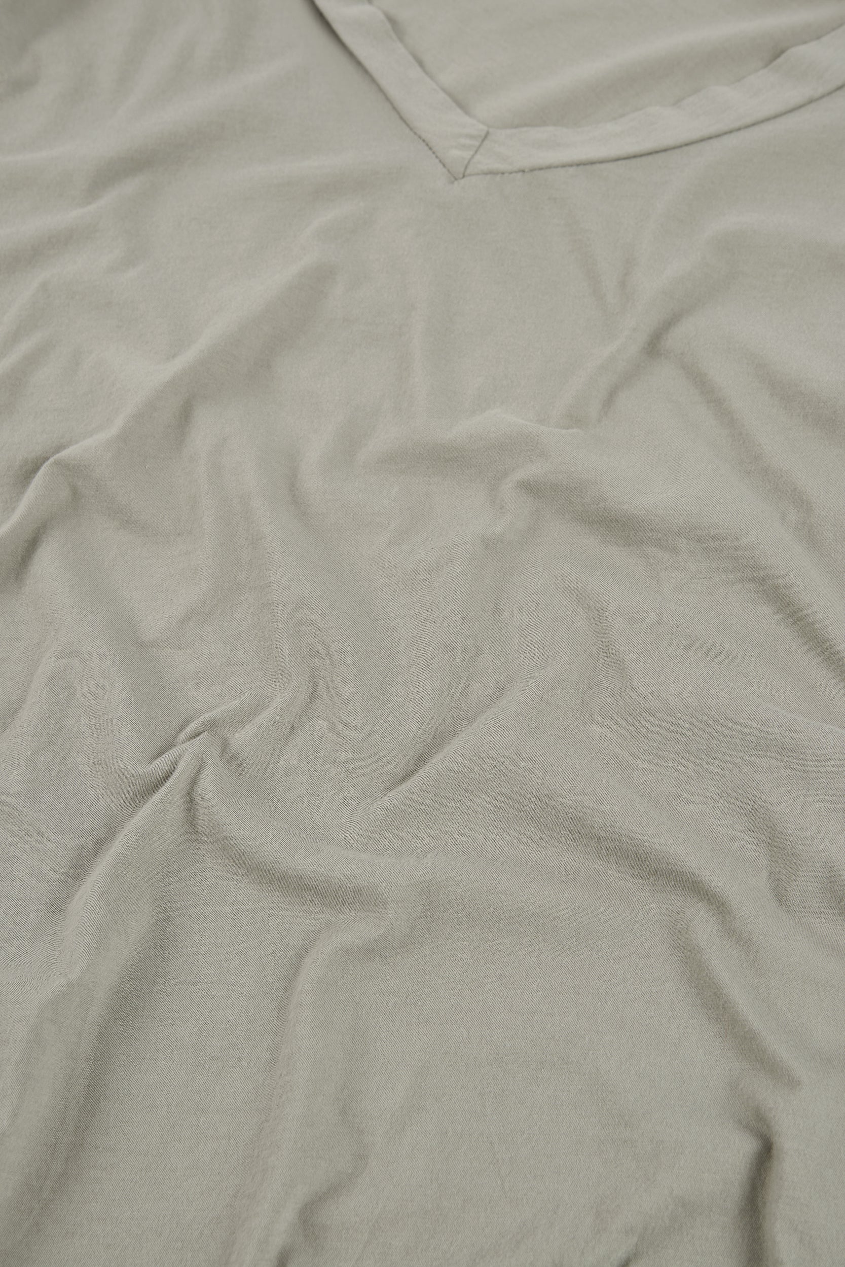 Camiseta de algodón con cuello V