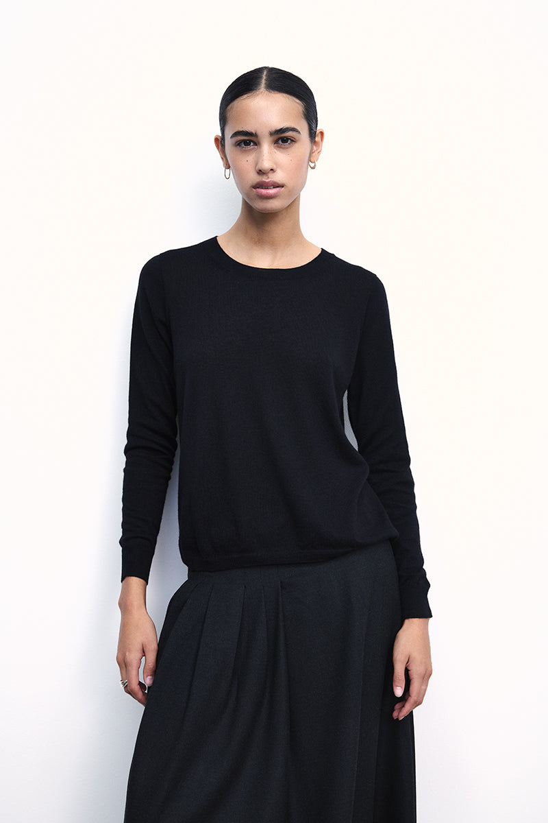 Jersey basico con cuello redondo de cashmere light