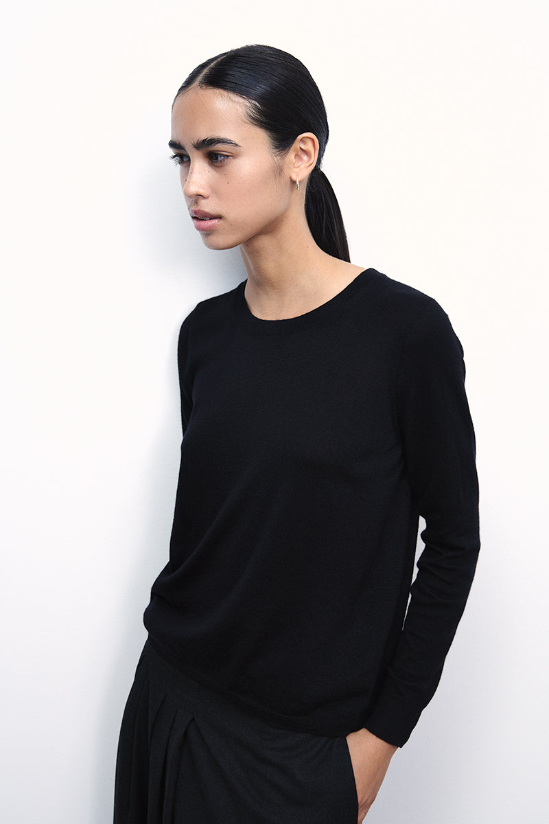 Jersey basico con cuello redondo de cashmere light