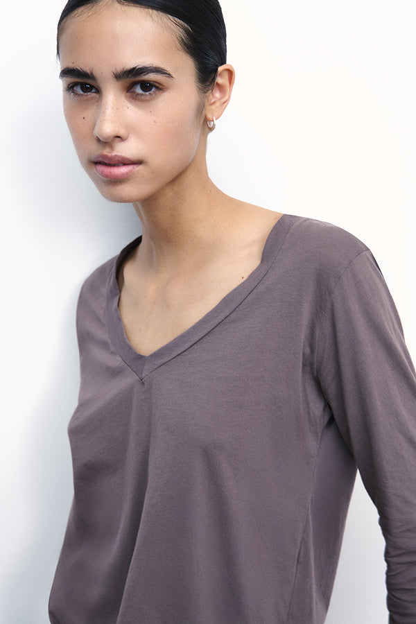 Camiseta de algodón con cuello V