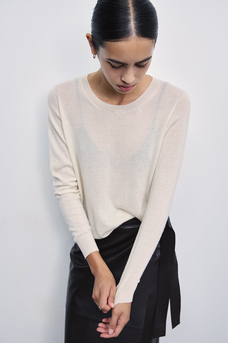 Jersey basico con cuello redondo de cashmere light