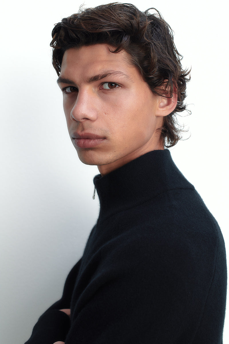 Jersey de cashmere con cuello alto y cremallera