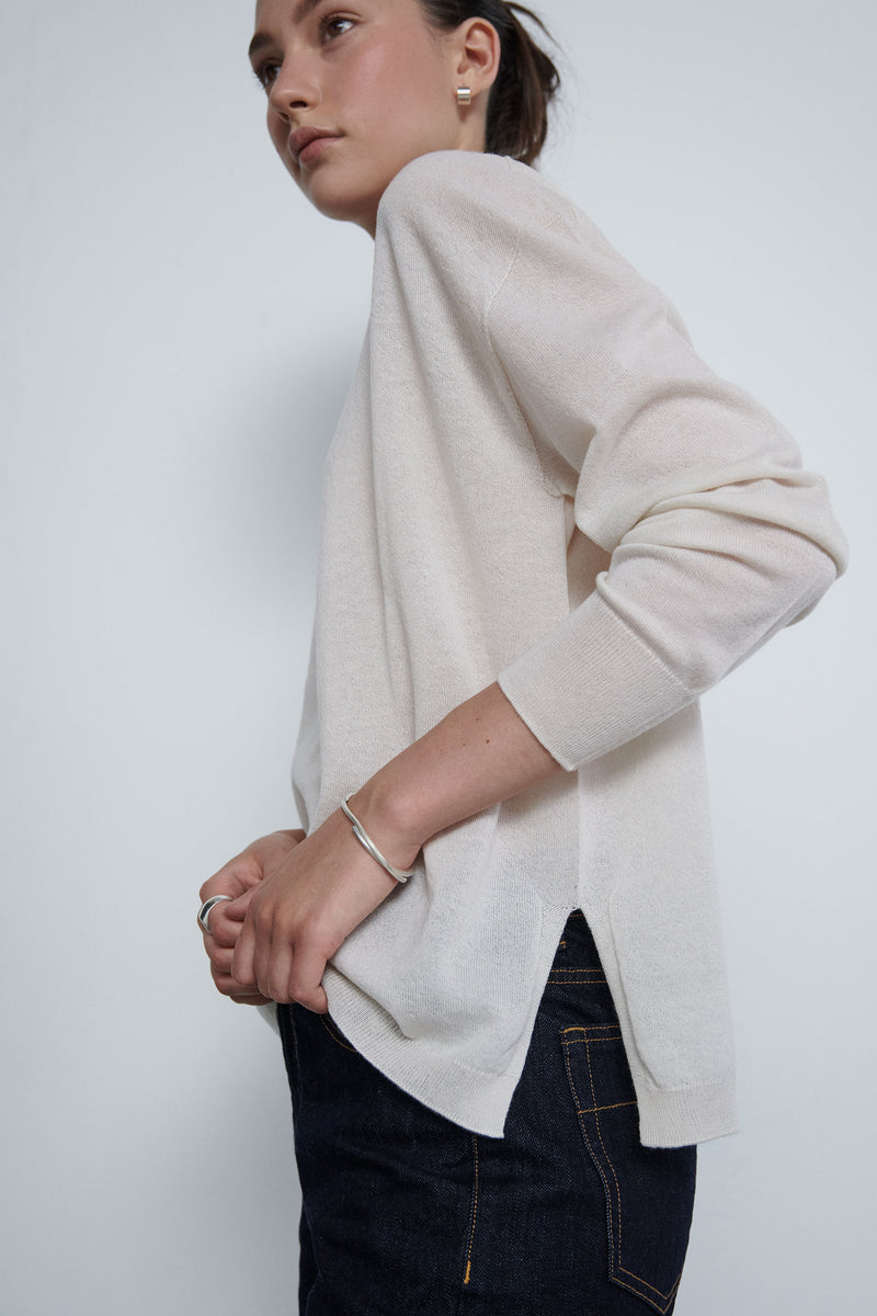 Jersey de cashmere ultrafino con aperturas laterales - Stone  - 100% Cashmere
