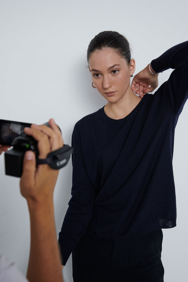 Jersey de cashmere ultrafino con aperturas laterales - Sand Grey  - 100% Cashmere
