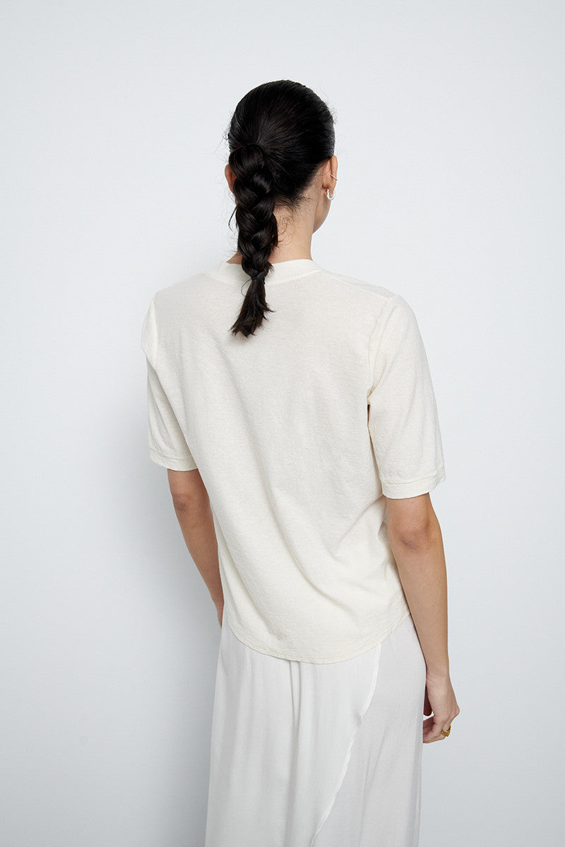 Camiseta de algodón crep con escote V - Ecru  - 100% Algodón