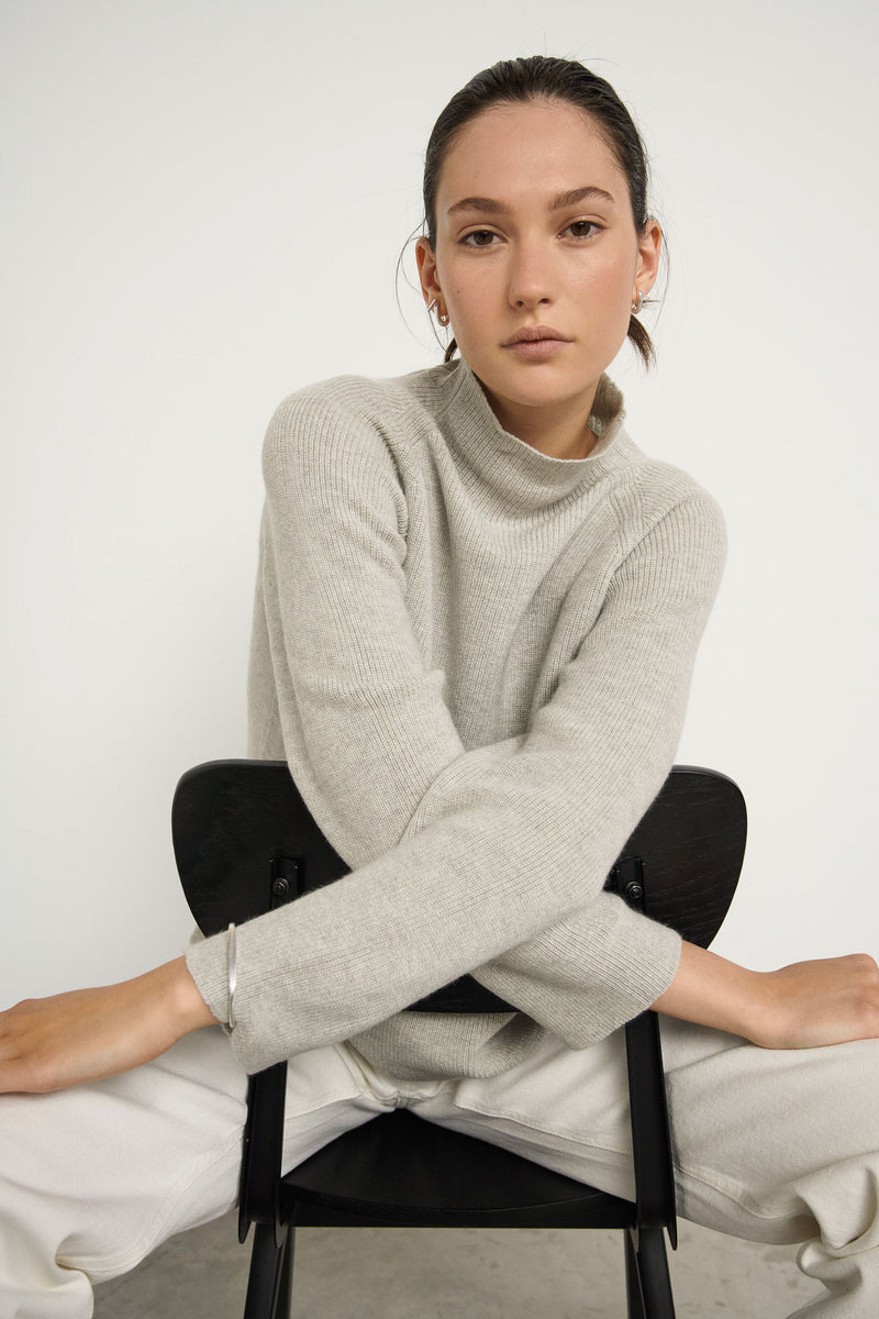 Cashmere turtleneck sweater with side openings - Deep Sea