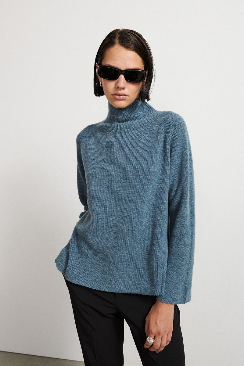 Cashmere turtleneck sweater with side openings - Deep Sea
