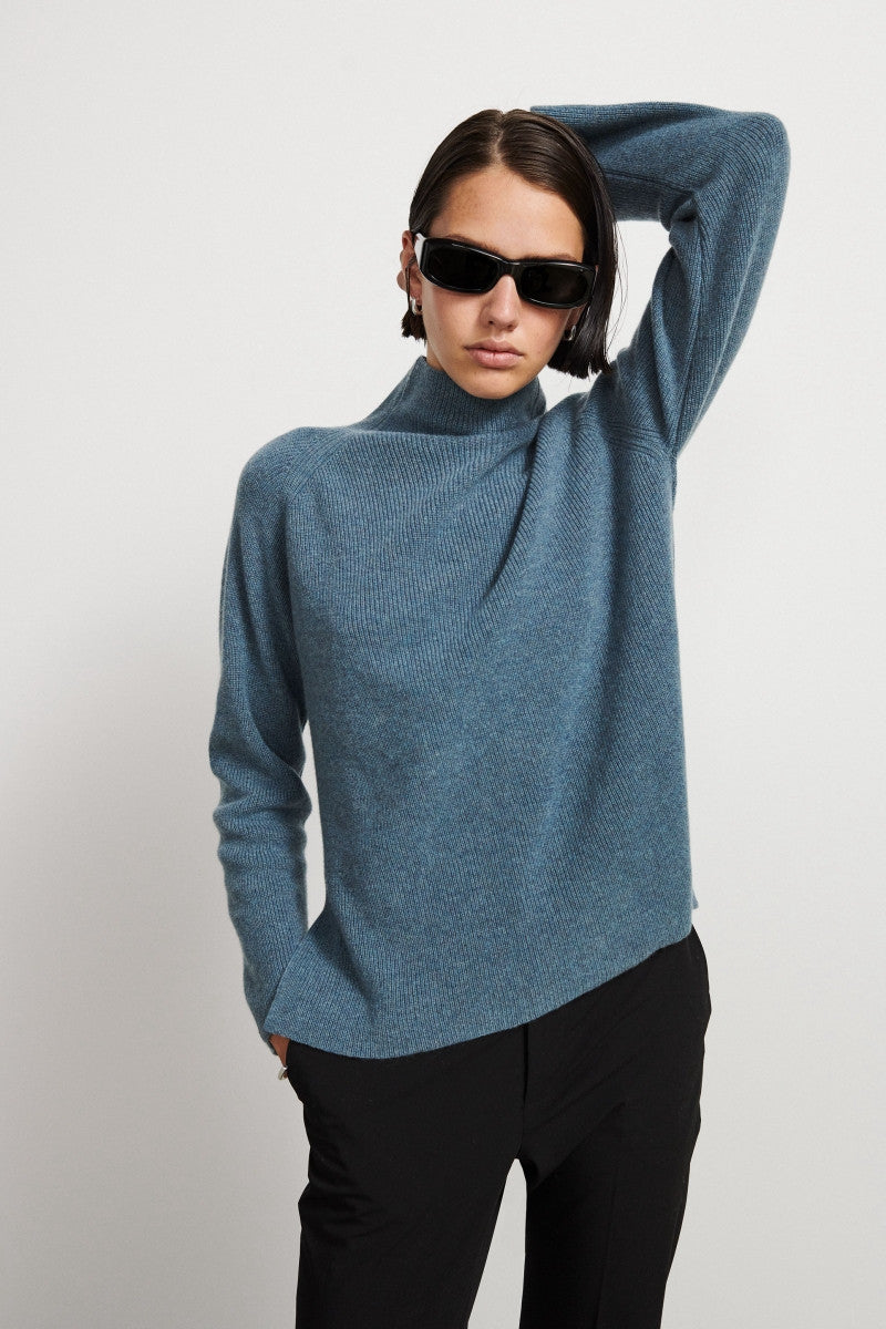 Cashmere turtleneck sweater with side openings - Deep Sea
