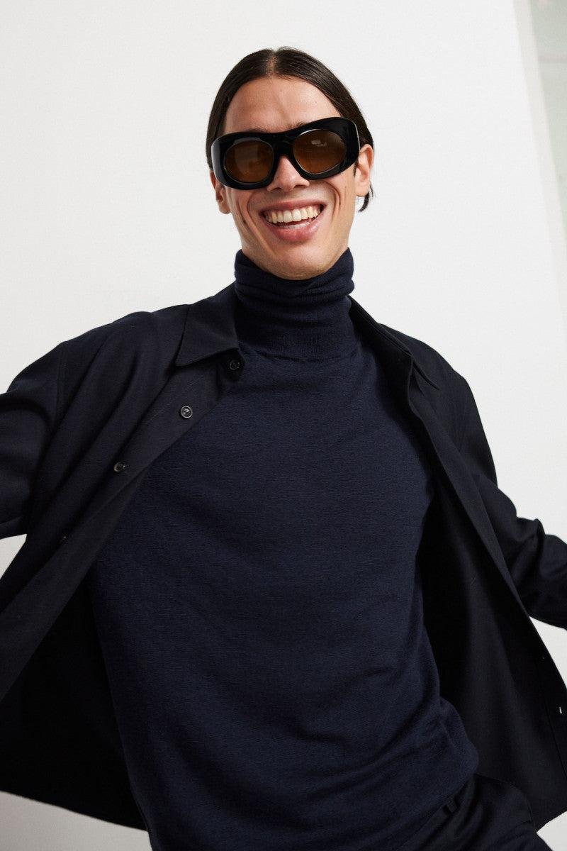 Jersey ligero de cashmere con cuello alto - Black