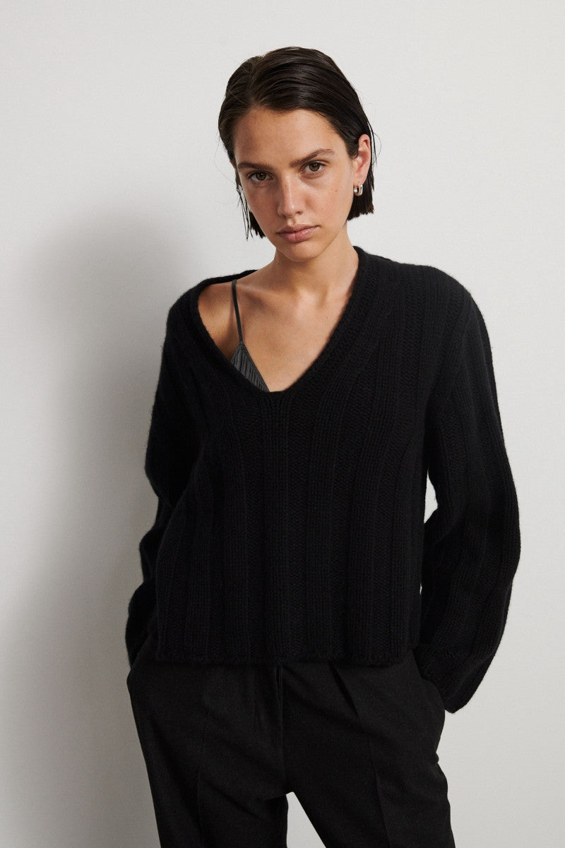 Ribbed cashmere Vneck sweater - Black