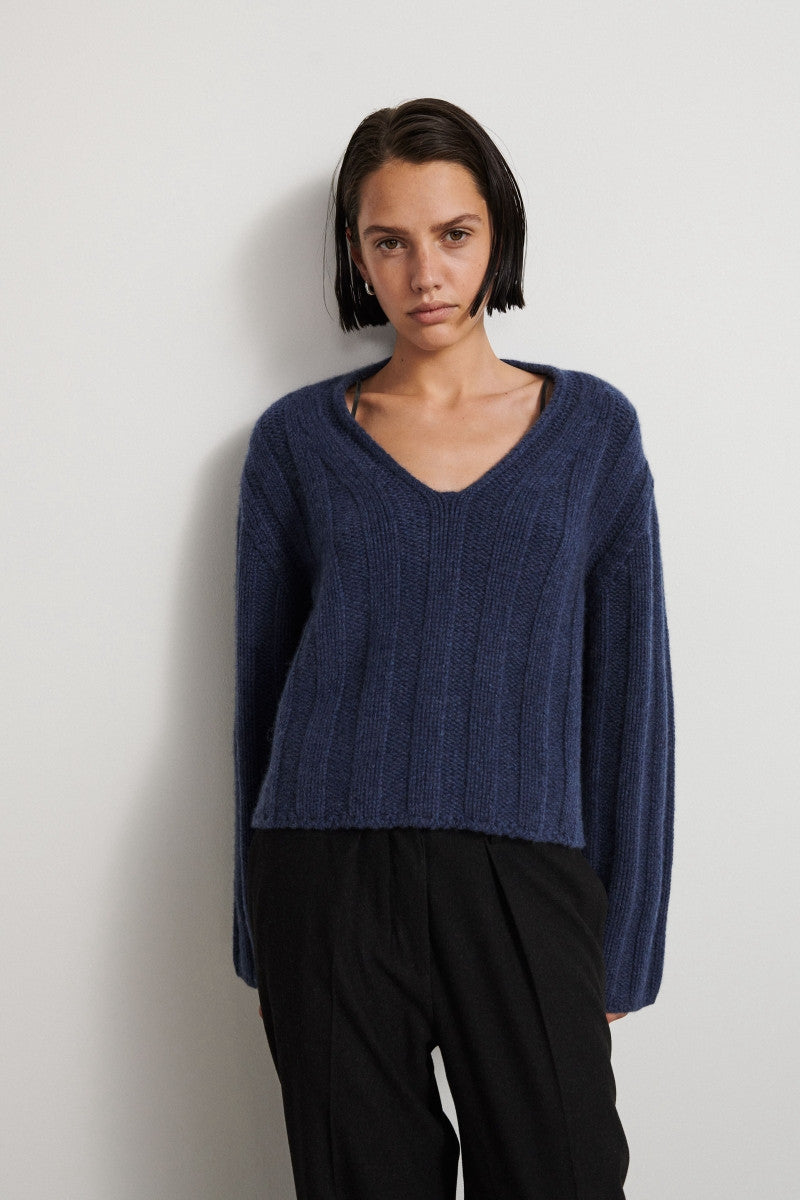 Ribbed cashmere Vneck sweater - Black