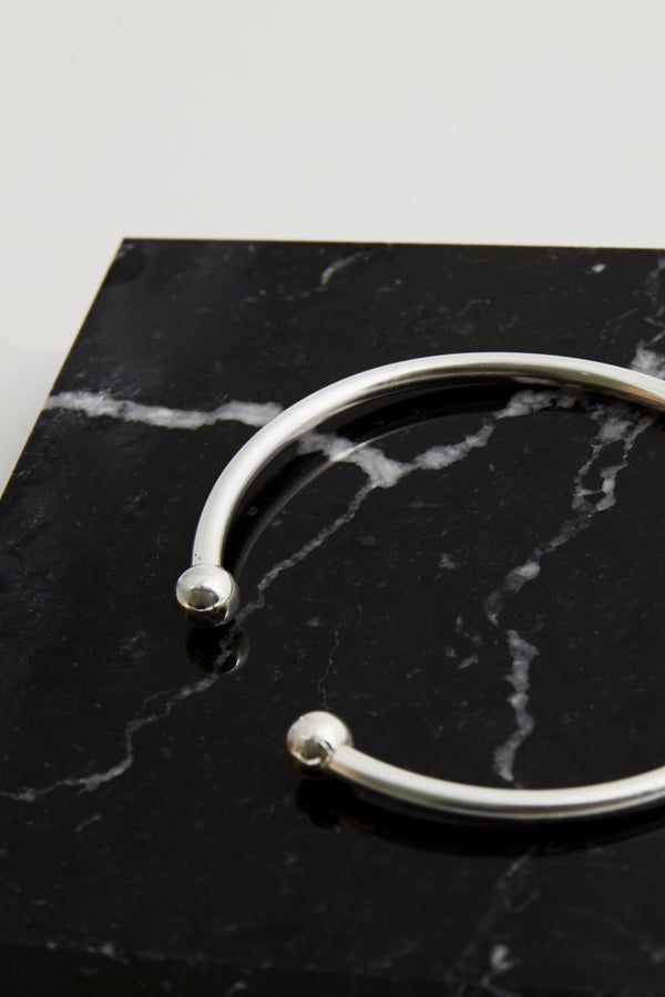 Open bracelet with sphere details - Silver
