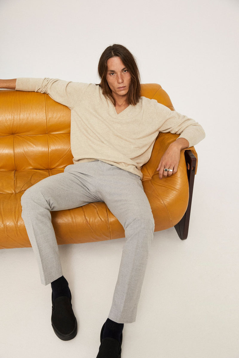Jersey de cashmere con cuello V - Dark Beige